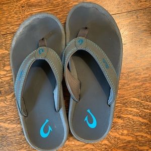 Gray olukai flip flops size 3